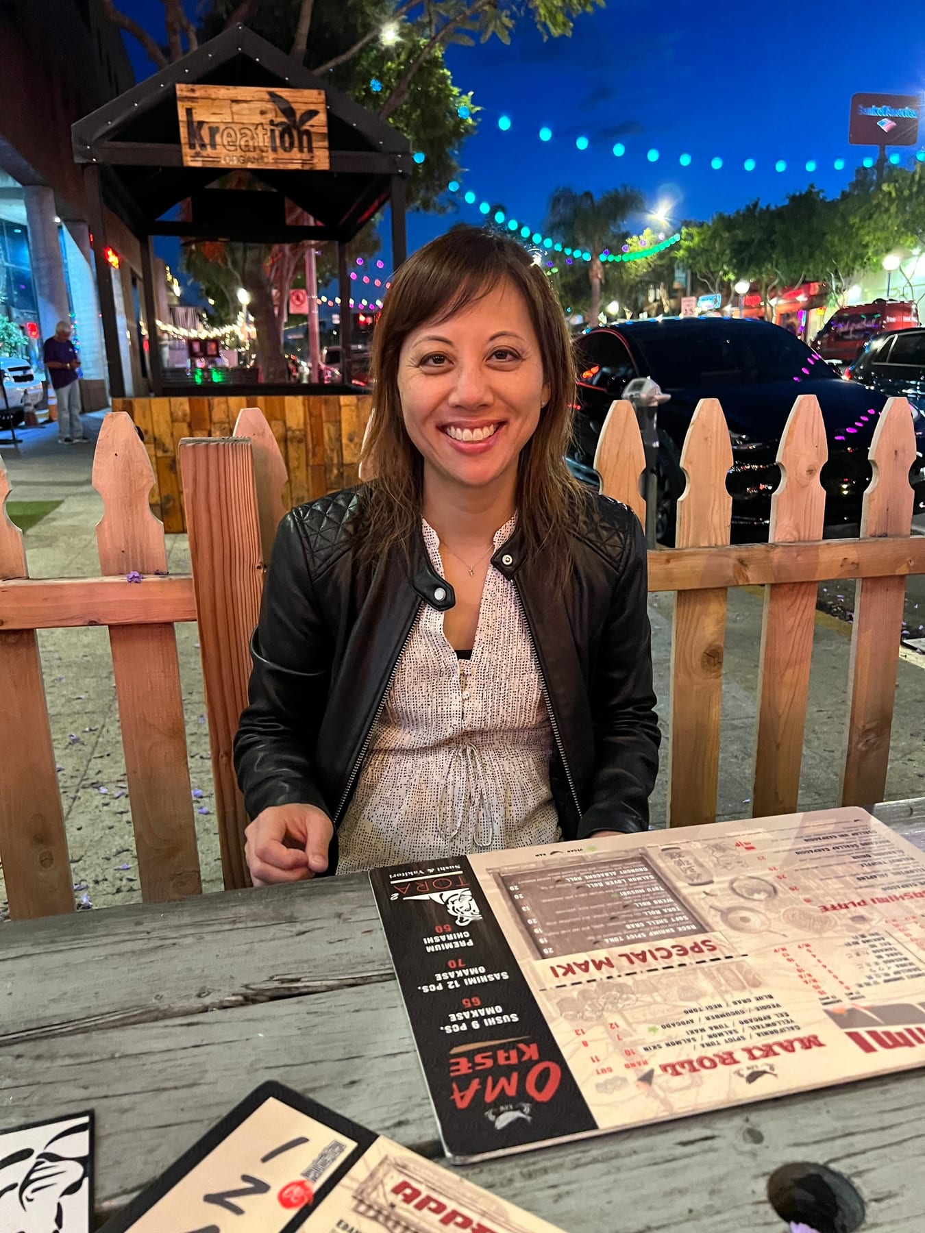 The restaurant is in an area with a bustling gay nightlife scene. We sat outside and enjoyed the warm weather, great foo