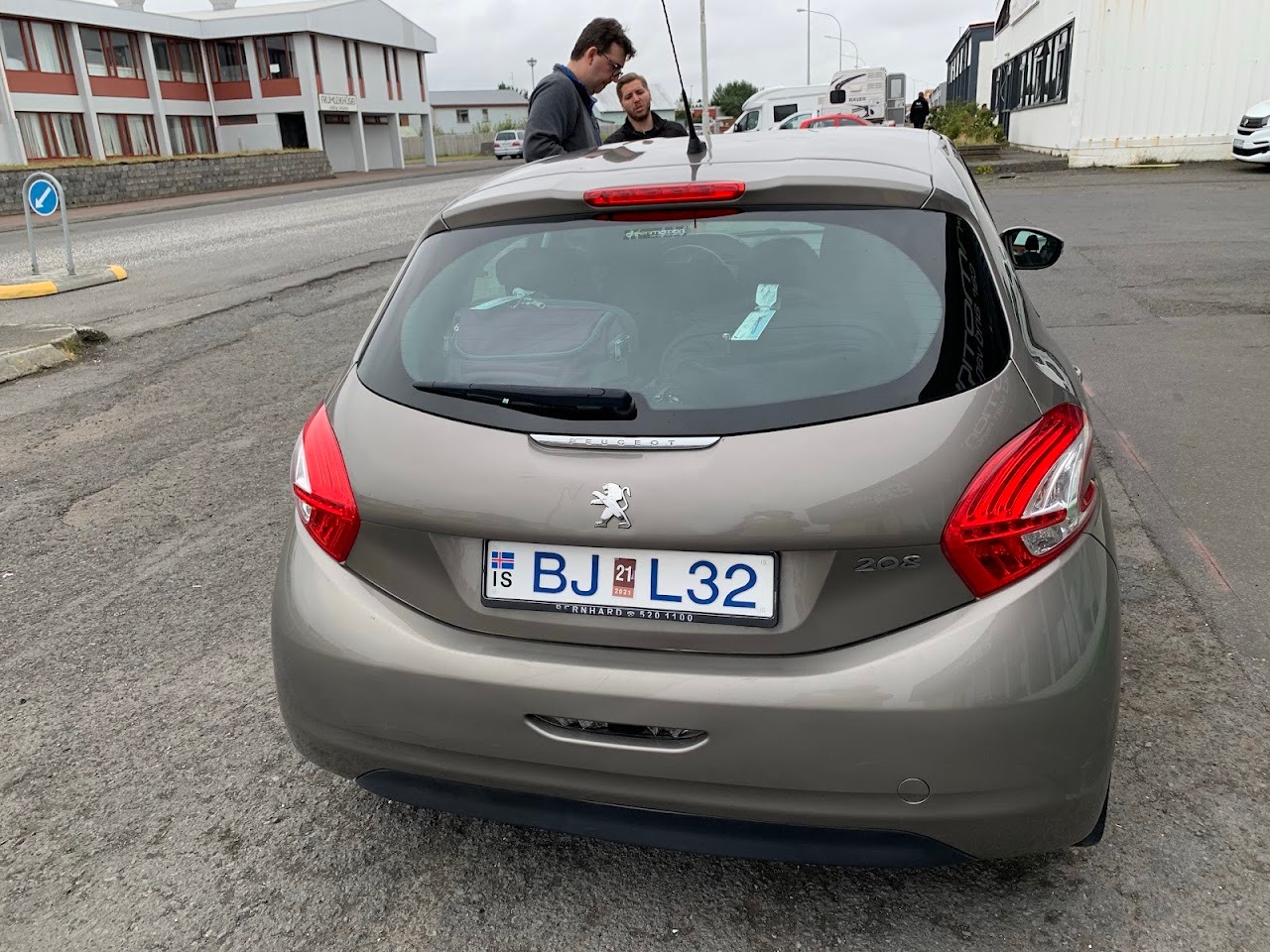 Driving, not dying! I’m sure the Golden Circle is a lovely color already!🙄
