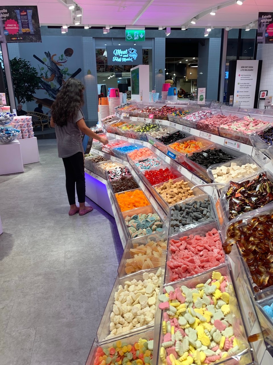 So I guess candy bins are common in Sweden, and I do remember seeing them recently at IKEA. They even have them at conve
