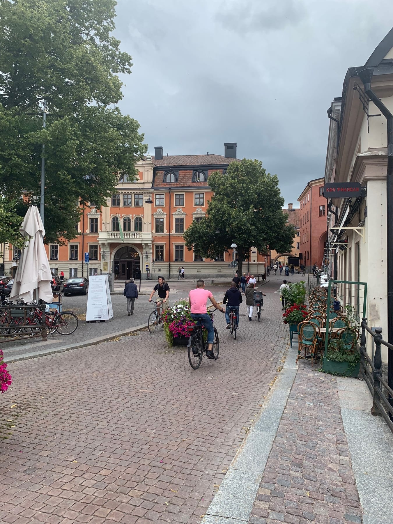 There are lots of bikes in both Stockholm and Uppsala, and many of the bike paths are located on the sidewalk. This mean